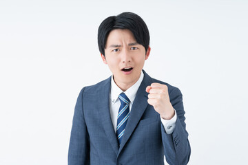 怒る若い日本人のビジネスマン