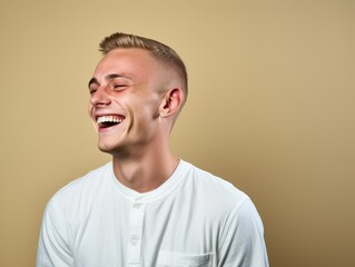 Obraz premium A man with a big smile on his face