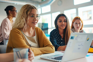 Obraz premium Executive Discussion in Modern Office Setting