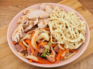 두부국수와 채소볶음 그리고 닭가슴살 구이