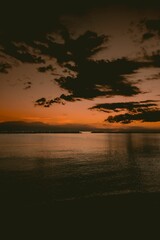 Fototapeta premium Scenic view of a beautiful sunset on the ocean horizon