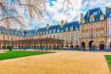 Fabulous Place des Vosges in the heart of Paris. - obrazy, fototapety, plakaty