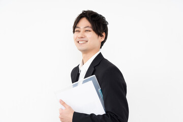 文書ファイルを持つ男性