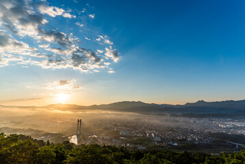 秩父ミューズパークから望む朝焼けの秩父市街　埼玉県秩父市
