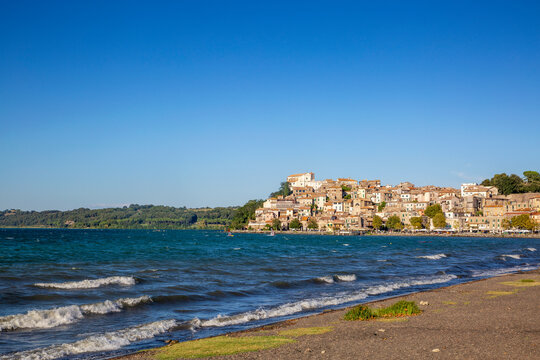 Italy, Lazio, Anguillara Sabazia, Town on shore of lake Bracciano