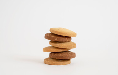 pile of cookies on white background.  山積みのクッキー 白背景。