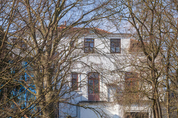 Alte weiße Wohngebäude im Winter, Rückansicht, , Bremen, Deutschland
