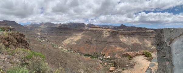 Panor&aacute;mica zona monta&ntilde;osa al norte de Playa El Ingl&eacute;s, sur de la isla Gran Canaria, Espa&ntilde;a
