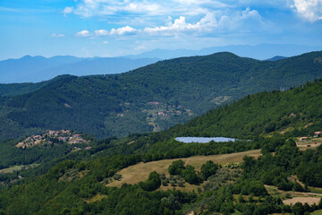 Mountain landscape along the road to Foce Carpinelli, Tuscany, Italy - obrazy, fototapety, plakaty