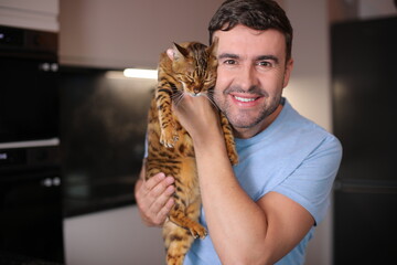 Obraz premium Cute cat and his owner 