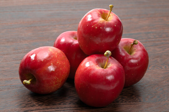 日本の小粒赤林檎、姫リンゴ