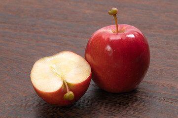 日本の小粒赤林檎、姫リンゴ