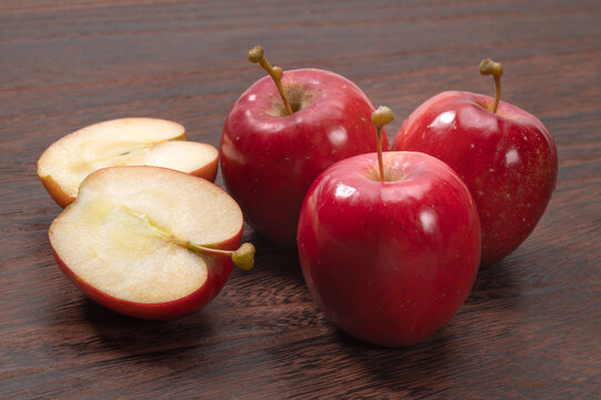 日本の小粒赤林檎、姫リンゴ