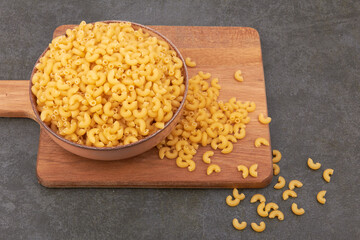 Elbow macaroni in bowl