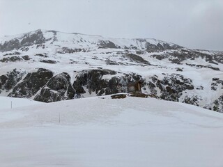 cabane neige et montagne