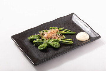 ［山形県産］こごみ　塩茹で　マヨネーズ添え