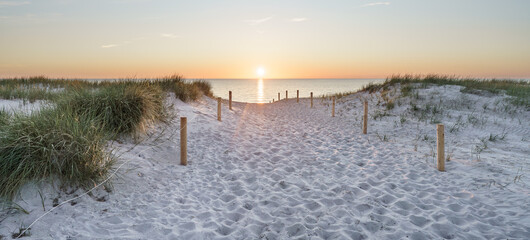 Sonnenuntergang an der Ostsee - 791858541