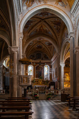 Fototapeta na wymiar interior of italian church