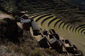 Well-preserved buildings and terraces at the Pisac archaeological site in Peru - obrazy, fototapety, plakaty