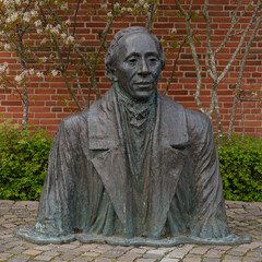 Bronze statue of H C Andersen on a cobbled street