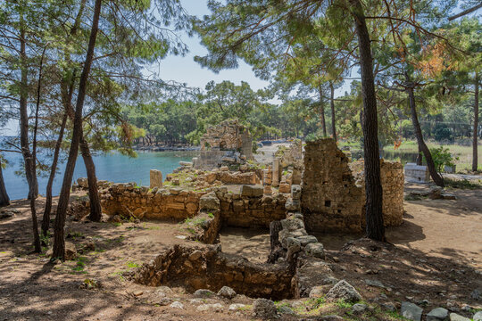 Wandern in der Türkei: Lykischer Weg, Küstenwanderung an der türkischen Riviera mit schönen Ausblicken - die antike Stätte, Stadt Phaselis
