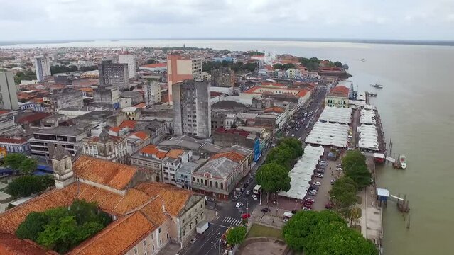 Boulevard castilhos Fran&ccedil;a em Bel&eacute;m do Par&aacute;, Brasil. Drone sobrevoando a avenida na orla antiga da cidade. Ano de 2016.