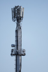 Mobile telephony consists of the combination of a network of radio transmitting or receiving station