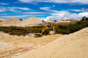 Open foundation kaolin mine - Extraction of white mud and clay
