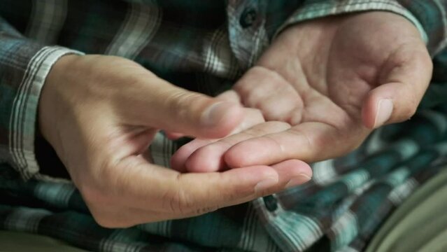 Hands of computer users have pain and injury to the fingers. From Syndrome Syndrome .Health and Physical Concepts	