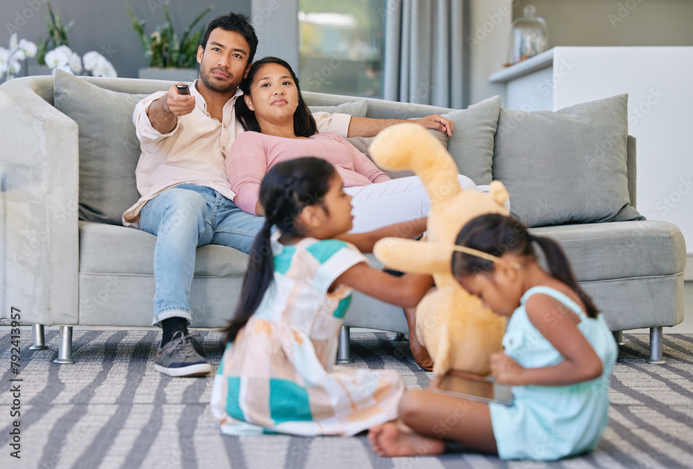 Poster Relax, parents and kids on couch with busy family, watching tv and bonding together in smart home. Mom, dad and girl children on sofa playing with tablet, toys and online connectivity in living room.