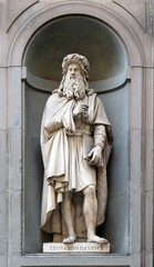 Statue of Leonardo Davinci in the niches of the Uffizi Gallery colonnade, Florence, Italy.