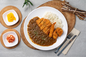 Pork cutlet, pork, curry, tenderloin, sirloin, side dish, kimchi, pickled radish, fork, sauce, egg, shrimp, fried food