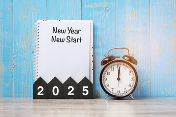 2025 Happy New Yea  New start, black retro alarm clock and wooden number.Resolution, Goals, Plan,...