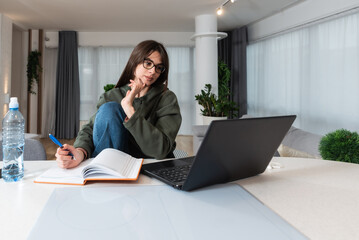 Young freelance business finance woman has a problem with attention deficit hyperactivity disorder ADHD she cant start work on project Female lost concentration cant work from home on laptop computer - obrazy, fototapety, plakaty