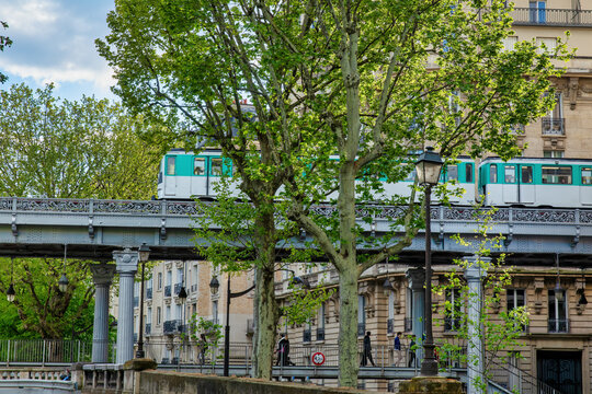 Paris Metro Crossing Metal Bridge in Urban Neighborhood