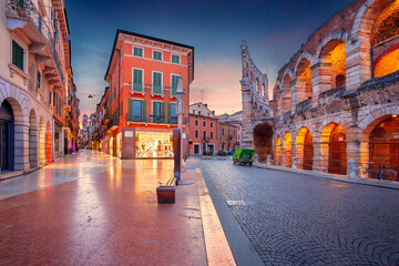 Verona, Italy. Cityscape image of beautiful Italian town Verona at spring sunrise. - 792755993