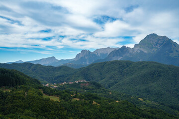Mountain landscape at Foce Carpinelli, Tuscany, Italy. Morning - obrazy, fototapety, plakaty