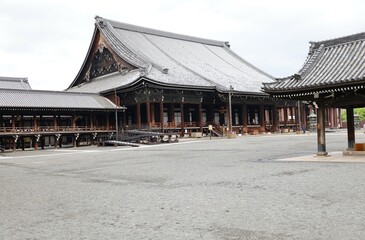 A scene of the precincts of Nishi-honngan-ji Temple 