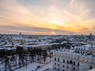 General view of Vilnius Old Town in winter - obrazy, fototapety, plakaty