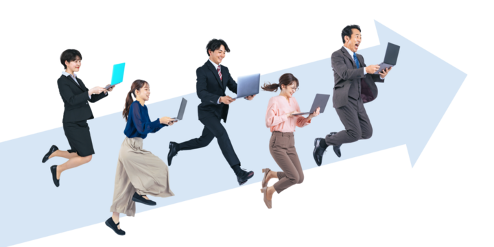ノートパソコンを見ながらジャンプするビジネスパーソンのグループ 背景透過全身写真PNG(1人ずつのPNG画像も販売しております。作成者リンクから「PNG」で検索してください)