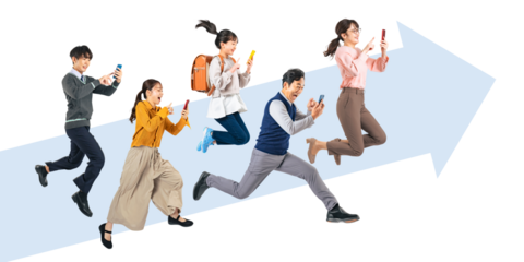 スマホを見ながらジャンプする家族　手作業で精密に切り抜いた背景透過全身写真PNG（1人ずつのPNG画像も販売しております。作成者リンクから「PNG」で検索してください）