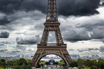 Daytime view of the Eiffel Tower in Paris - obrazy, fototapety, plakaty