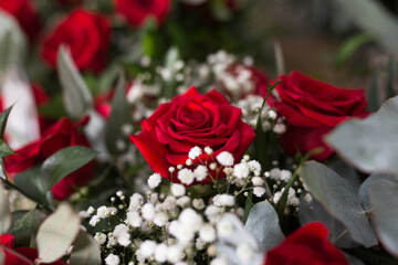Beautiful bouquet of red roses - 792914153
