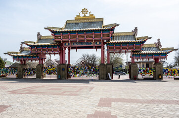 Obraz premium Buddhist temples and symbols of the capital of Kalmykia Elista on a sunny spring day