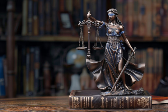 Figurka Temidy,  bogini sprawiedliwości, prawa i wiecznego porządku. Temida. Lady Justice