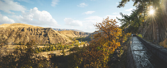 Canal in the hills overlooking a river in Yakima © Jordan