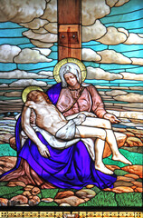 Pietà ; vetrata del Duomo di Como