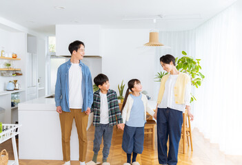 Fototapeta premium 仲良し4人家族