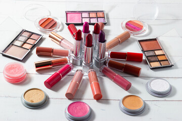  Cosmetic products for skin care. Eye shadow, blusher, face powder, nail polish, brushes and lipsticks.