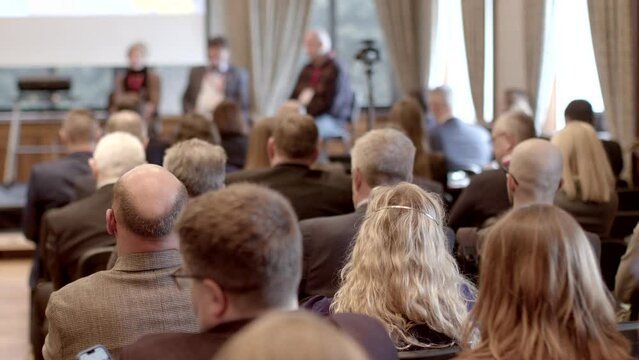 Listening talks attending conferences important aspects networking. Participants can use time between sessions network colleagues, make new contacts develop business relationships.